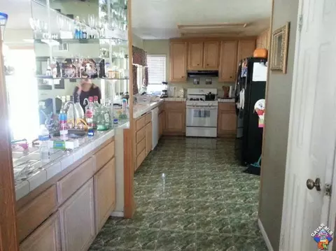 37820 Kittyhawk Ln, Palmdale, CA 93550 photo 2