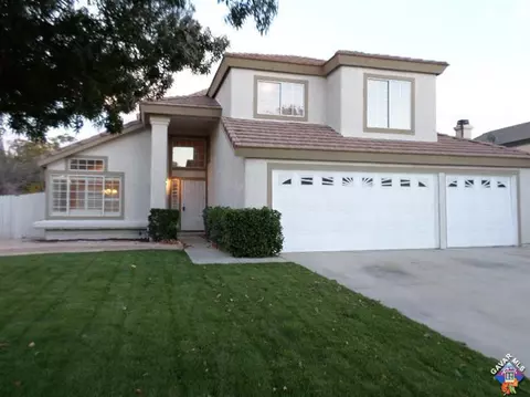 37744 Clark Ct, Palmdale, CA 93552 photo 2