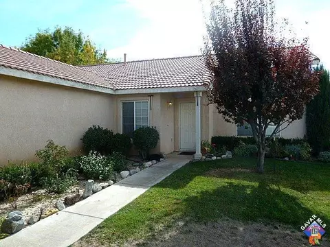 3334 Knott Ct, Lancaster, CA 93535 photo 2
