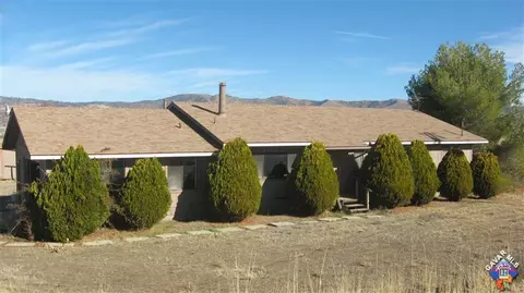 27481 Man O, Tehachapi, CA 93561 photo 1