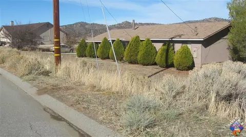 27481 Man O, Tehachapi, CA 93561 photo 2