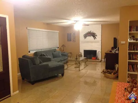 37725 26th St E, Palmdale, CA 93550 photo 4