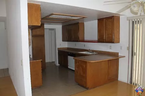 37131 31st St, Palmdale, CA 93550 photo 2