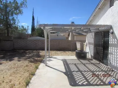 2704 Juniper Dr, Palmdale, CA 93550 photo 3
