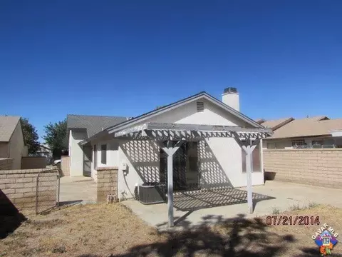 2704 Juniper Dr, Palmdale, CA 93550 photo 4