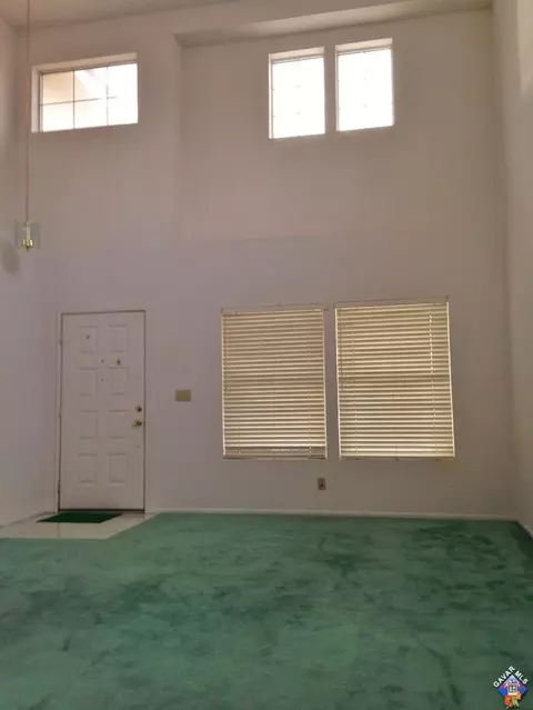 43222 Vineyard Dr, Lancaster, CA 93535 photo 3