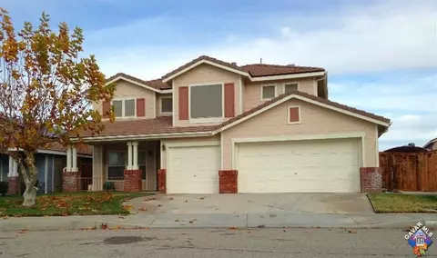 43222 Vineyard Dr, Lancaster, CA 93535 photo 2