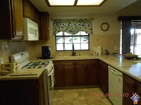 1037 E Lancaster Ave #J-5, Lancaster, CA 93535 photo 5