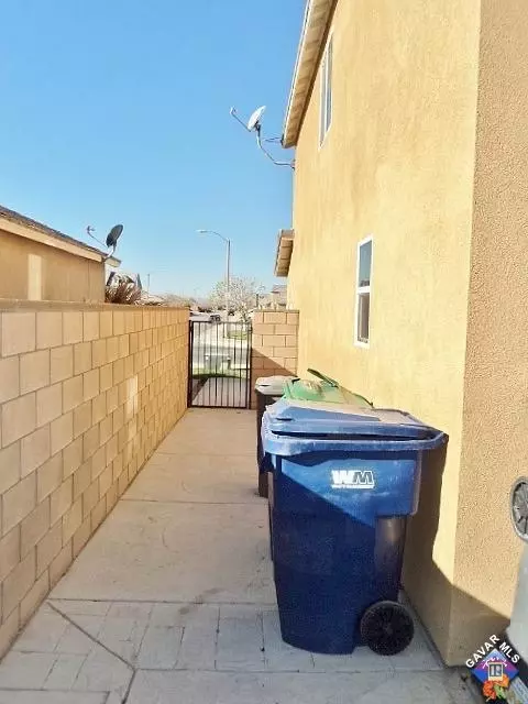 43104 Vineyard Dr E, Lancaster, CA 93535 photo 35