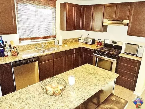 43104 Vineyard Dr E, Lancaster, CA 93535 photo 8