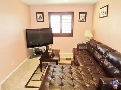 43104 Vineyard Dr E, Lancaster, CA 93535 photo 17