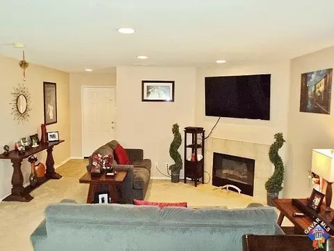 43104 Vineyard Dr E, Lancaster, CA 93535 photo 13