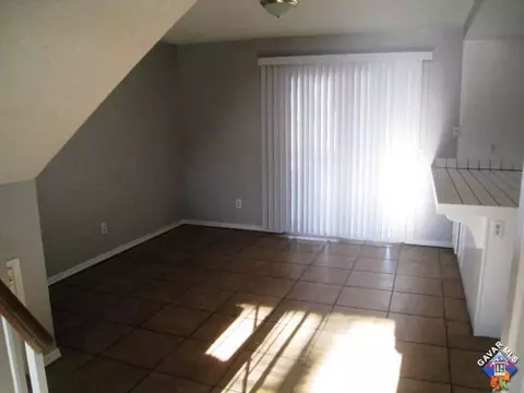 651 Ivesbrook St E, Lancaster, CA 93535 photo 3