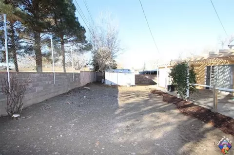 342 E Nugent St, Lancaster, CA 93535 photo 4