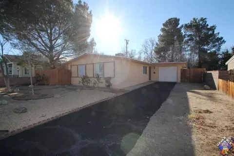 342 E Nugent St, Lancaster, CA 93535 photo 6