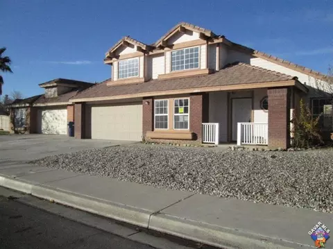 37313 Dawson Dr, Palmdale, CA 93550 photo 2