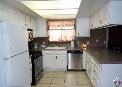 44758 Leslie Ct, Lancaster, CA 93535 photo 3