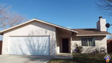 44758 Leslie Ct, Lancaster, CA 93535 photo 2