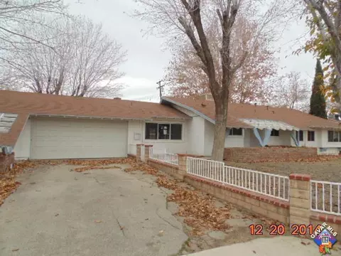 44305 E 13th St, Lancaster, CA 93535 photo 2
