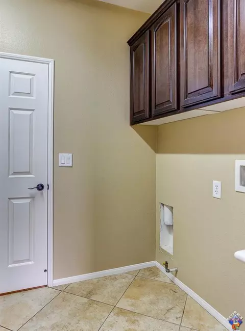 37145 Firethorn St, Palmdale, CA 93550 photo 9