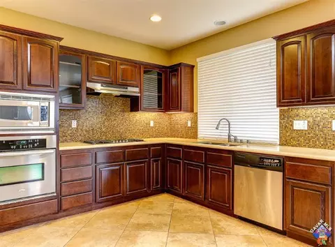37145 Firethorn St, Palmdale, CA 93550 photo 6
