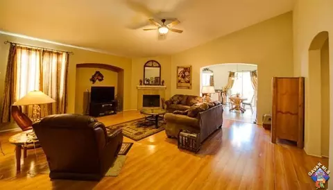 44535 Grove Ln, Lancaster, CA 93534 photo 2