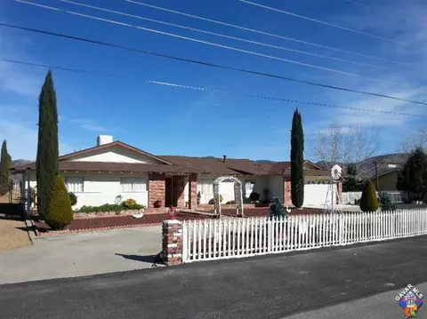 19321 Alta Vista Ave, Tehachapi, CA 93561 photo 2
