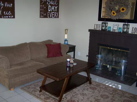 44647 Shadowcrest Dr, Lancaster, CA 93536 photo 3