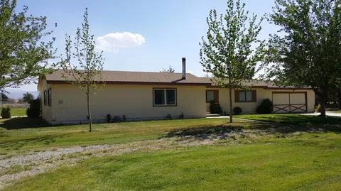 8340 Ave E 8 W, Lancaster, CA 93536 photo 2