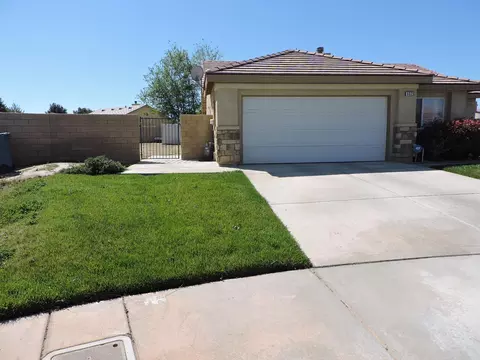 552 Koufax Dr, Lancaster, CA 93535 photo 3