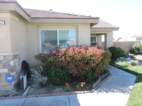 552 Koufax Dr, Lancaster, CA 93535 photo 4