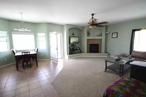 43942 17th St E, Lancaster, CA 93535 photo 2