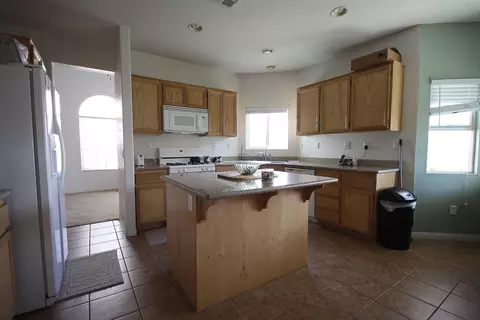 43942 17th St E, Lancaster, CA 93535 photo 3