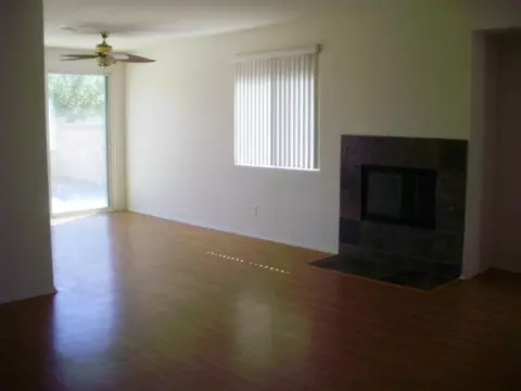 2528 Norberry St E, Lancaster, CA 93535 photo 2