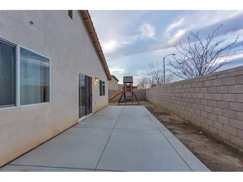 45429 Stadium Ln, Lancaster, CA 93535 photo 13