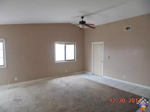 43816 E 27th St, Lancaster, CA 93535 photo 3
