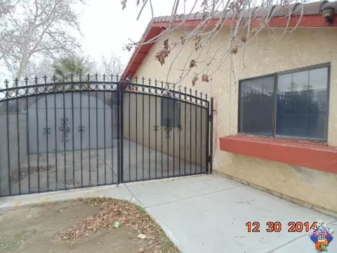 43816 E 27th St, Lancaster, CA 93535 photo 2