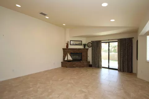 6244 Azalea Dr, Lancaster, CA 93536 photo 6
