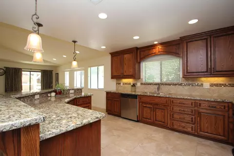 6244 Azalea Dr, Lancaster, CA 93536 photo 9
