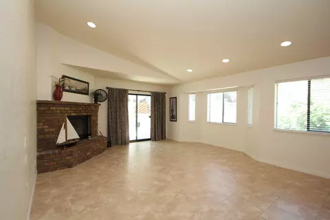 6244 Azalea Dr, Lancaster, CA 93536 photo 5