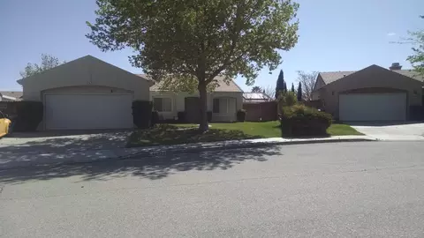44330 Hazel Ct, Lancaster, CA 93536 photo 1