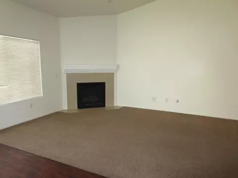2012 Jenner St E, Lancaster, CA 93535 photo 2