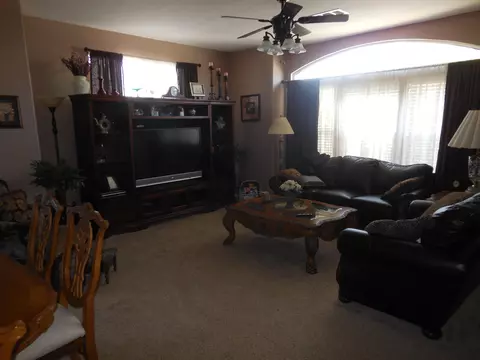 44053 Chaparral Dr, Lancaster, CA 93536 photo 3