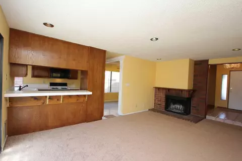 36921 Desert Willow Dr, Palmdale, CA 93550 photo 4
