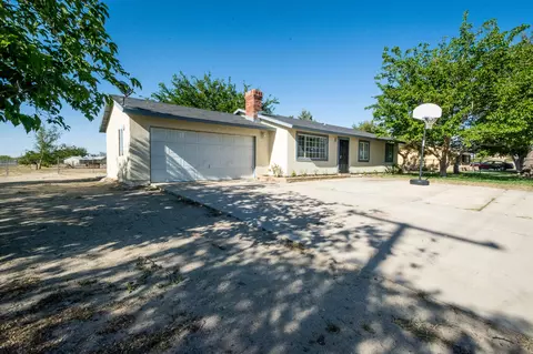 10207 Avenue R2 E, Littlerock, CA 93543 photo 2