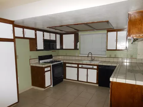 1112 Herzel Ave, Lancaster, CA 93535 photo 3
