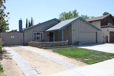 1038 Morven St, Lancaster, CA 93535 photo 2