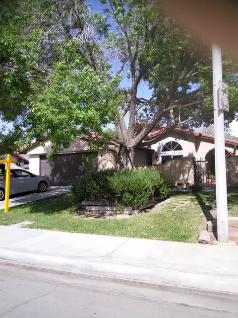 43666 Rogier St E, Lancaster, CA 93535 photo 1
