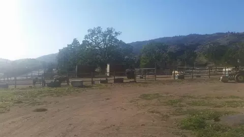 23701 Saint Elmo Ct, Tehachapi, CA 93561 photo 2