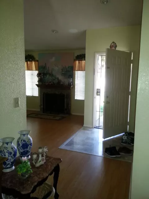 1036 Lightcap St, Lancaster, CA 93535 photo 8